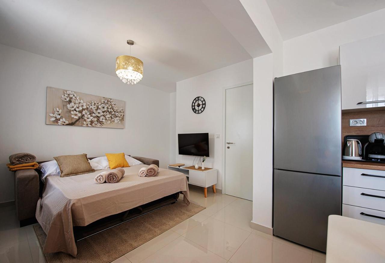 Sea Front Apartments Ivana Rogoznica  Ngoại thất bức ảnh